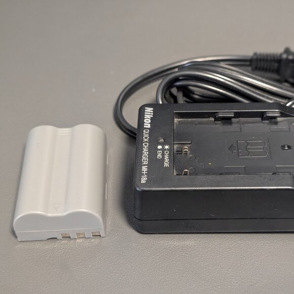 Nikon D80 Digital Camera Body DSLR 10.2MP Parts/Repair Err Error Message - Picture 2 of 7